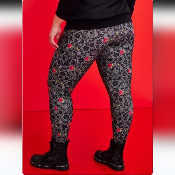 Torrid X Betsey Johnson Limited Edition Rose Skull Lace Leggings Size 6X - Picture 7 of 8